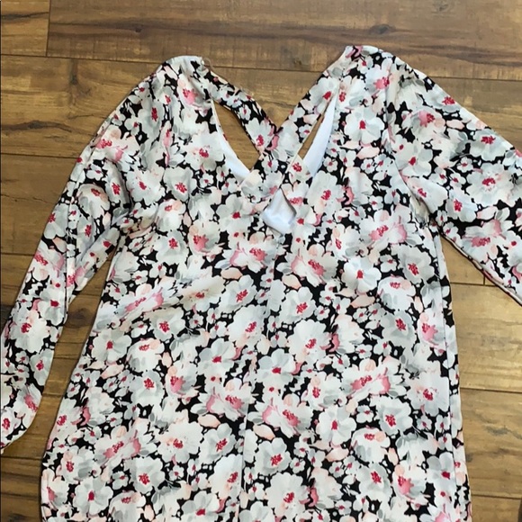 Short floral dress-long sleeve - Picture 2 of 3